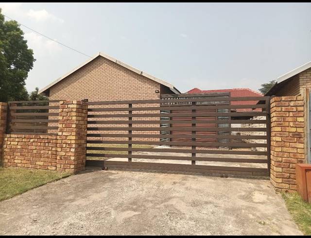 3 BEDROOM HOUSE FOR SALE IN GREENHILLS